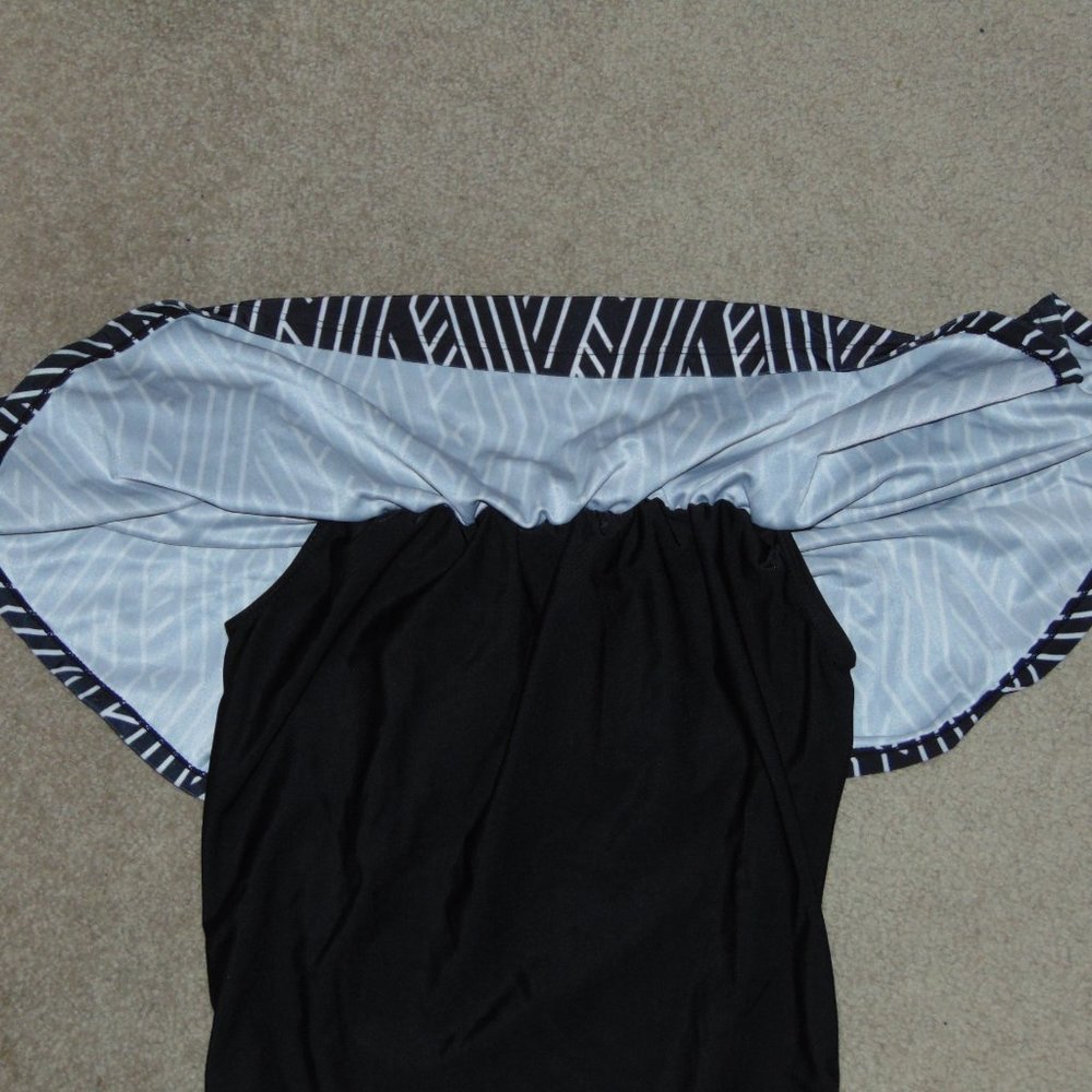 Off-Shoulder Swimsuit - Picture 3 of 4